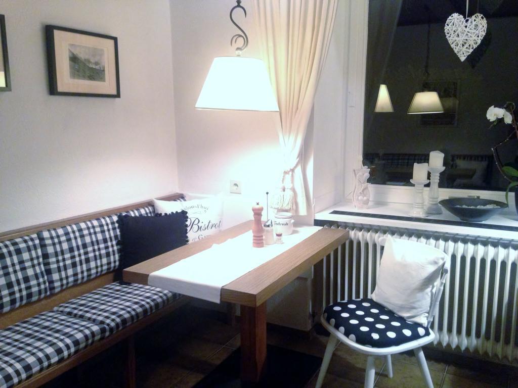 Haus Tirolerland Hotel Oetz Buitenkant foto